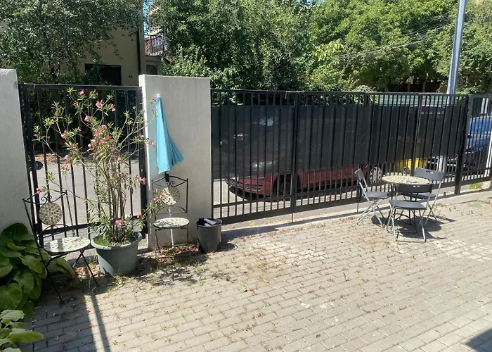Lovely Apartment In Villa In Bucureşti